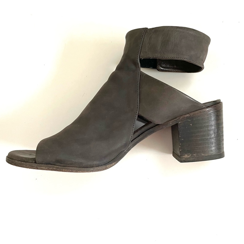 Coclico Leather Slingback Sandals - Picture 6 of 13